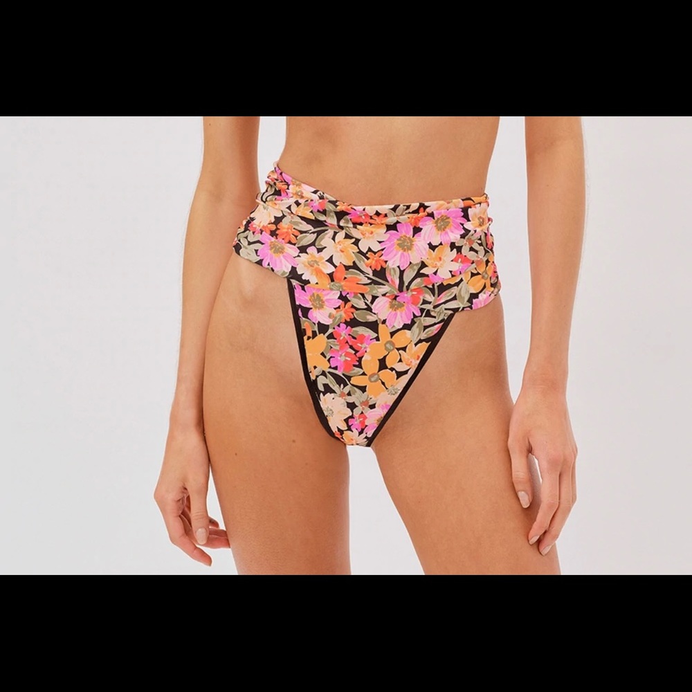 FOR LOVE AND LEMONS VIENNA FLORAL HIGH WAIST BOTTOMS🤍